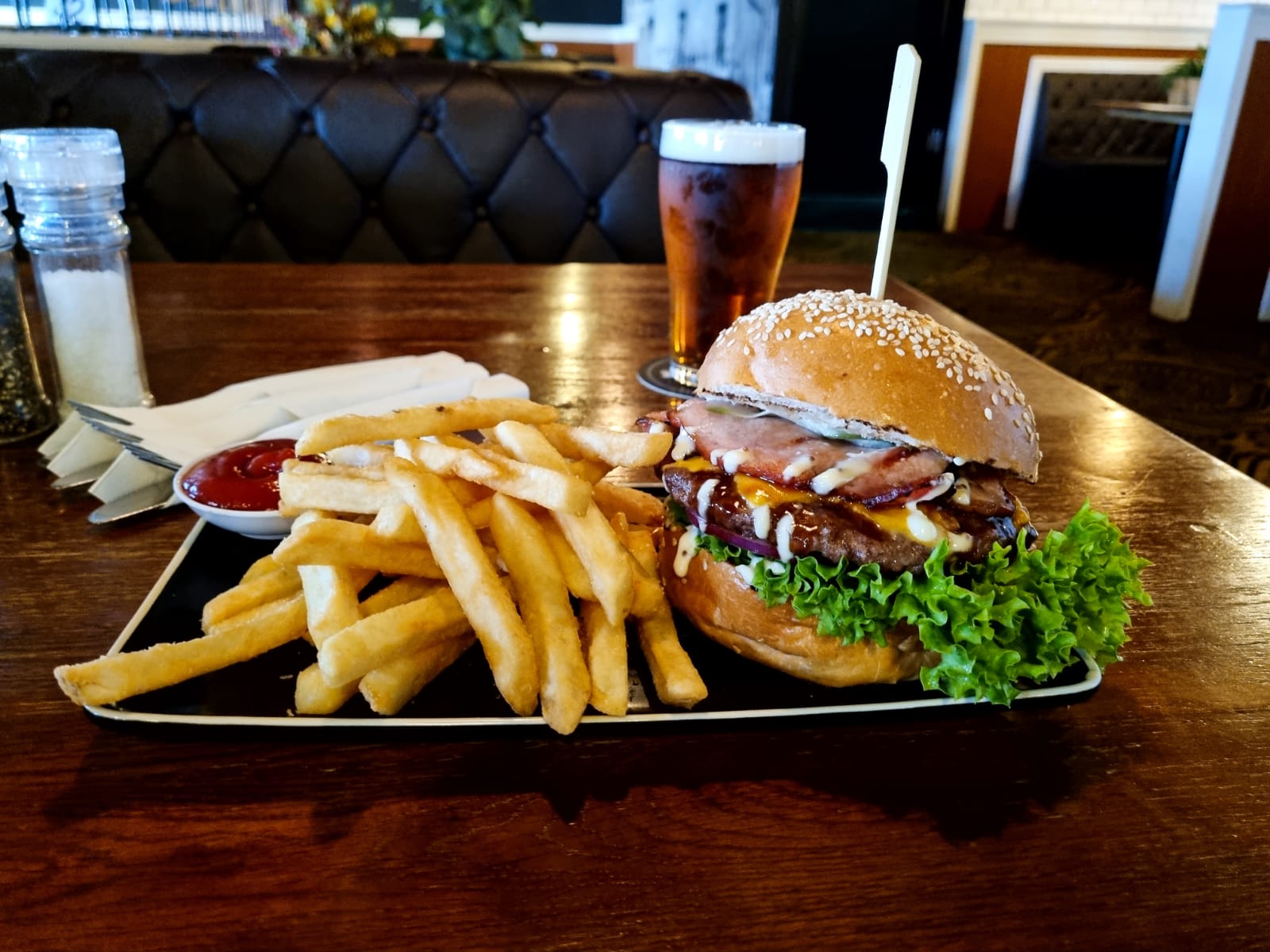 Cookie's Lounge Bar in North Strathfield - photo 3