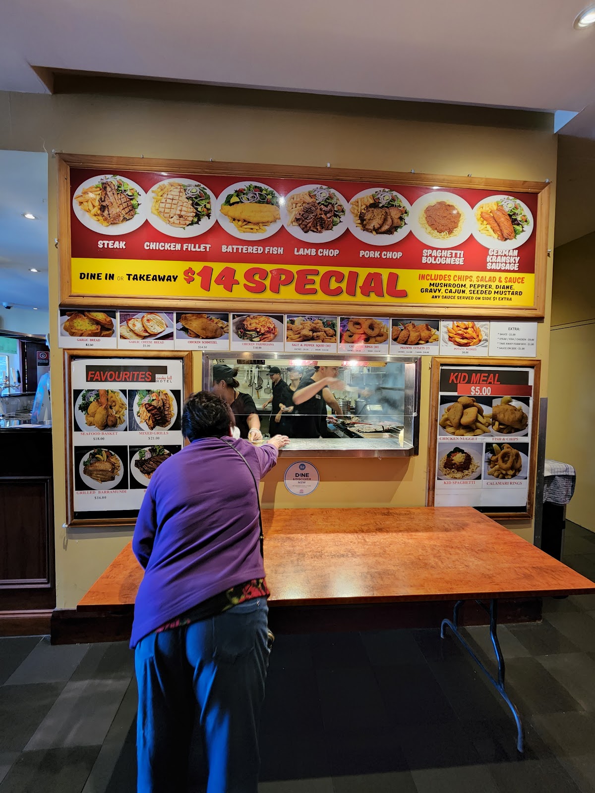 Cooks Hill Hotel in Cabramatta West - photo 9