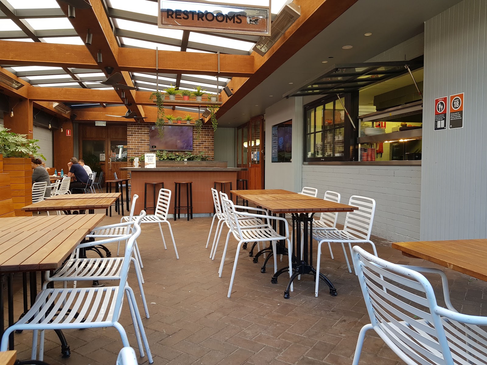 Crossways Hotel in Strathfield South - photo 2