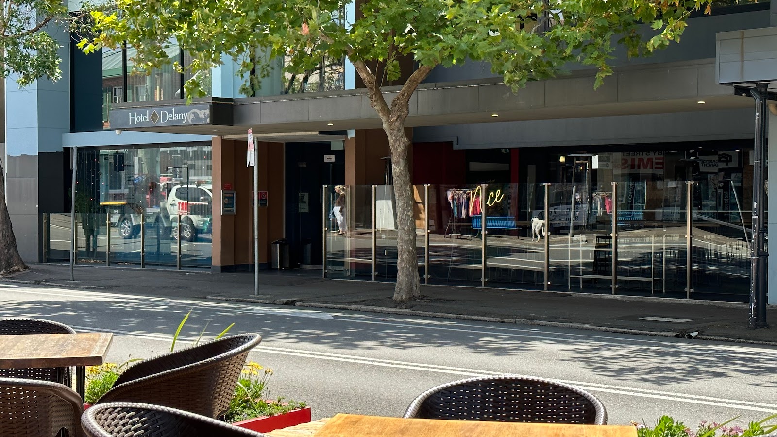 Delany Hotel in Cooks Hill - photo 2