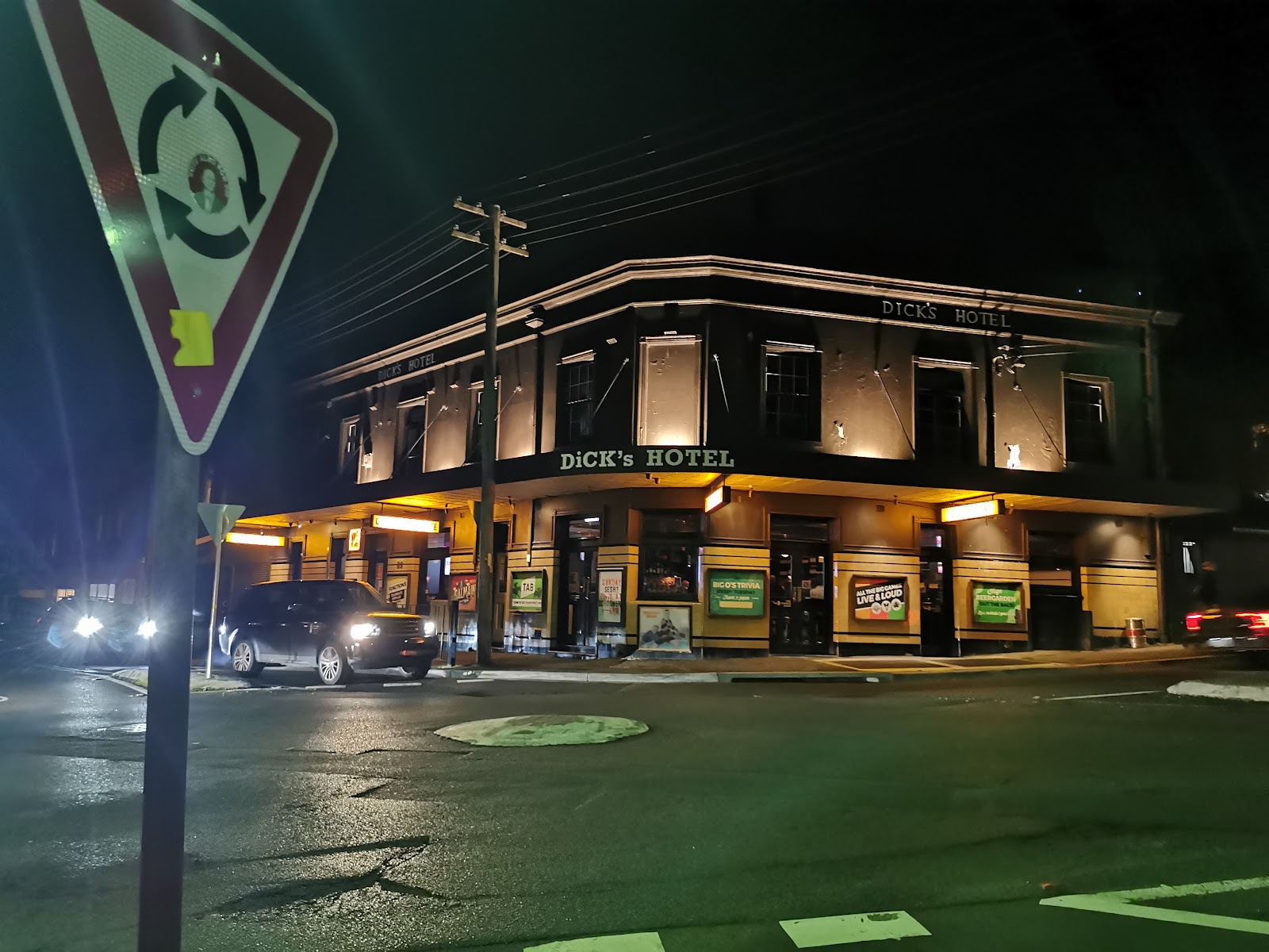Dicks Hotel in Balmain - photo 1