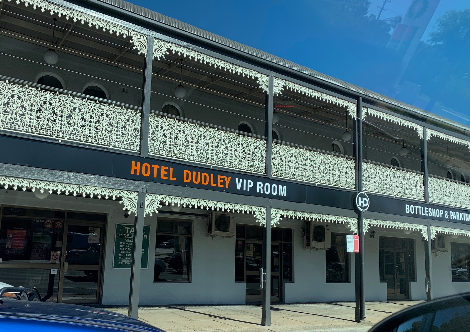 Dudley Hotel in Bathurst - photo 1