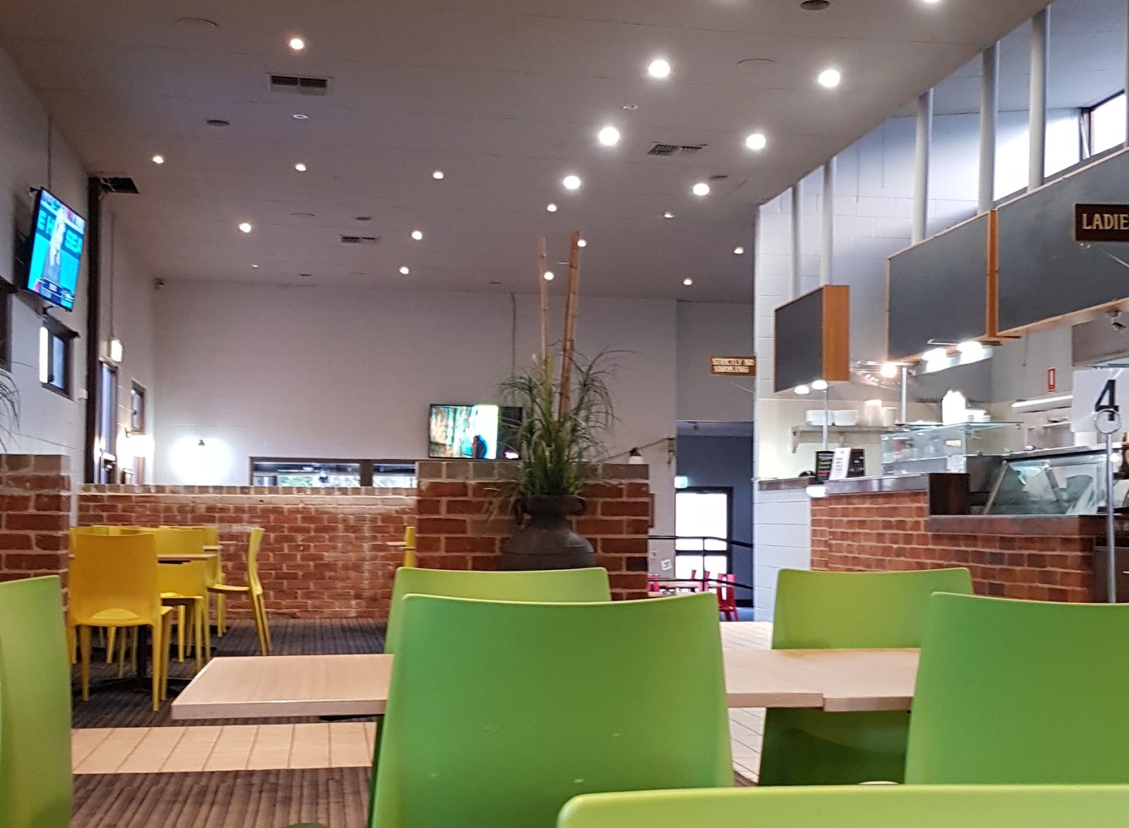 Dudley Hotel in Bathurst - photo 4