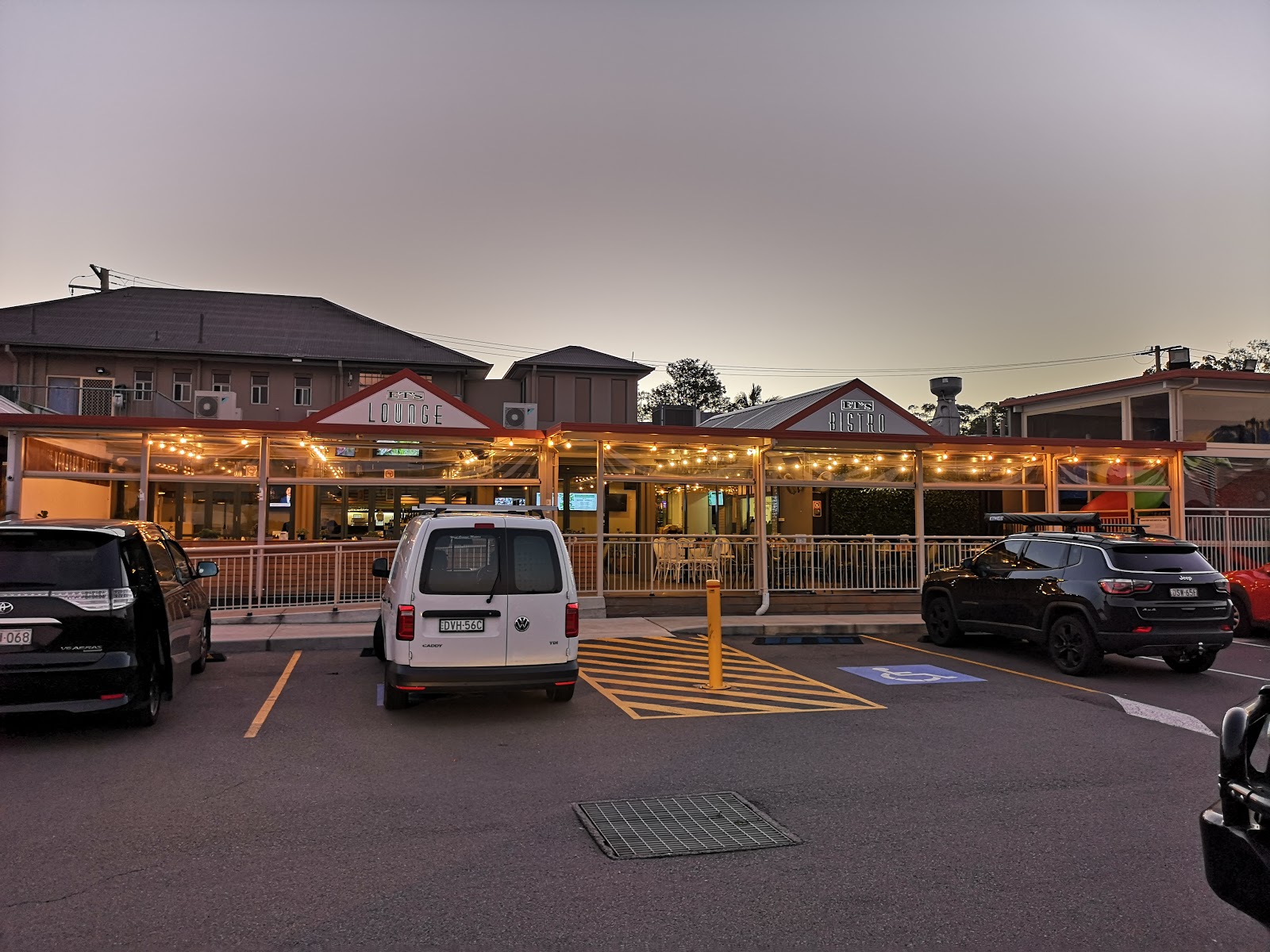 Edgeworth Tavern in Edgeworth - photo 1