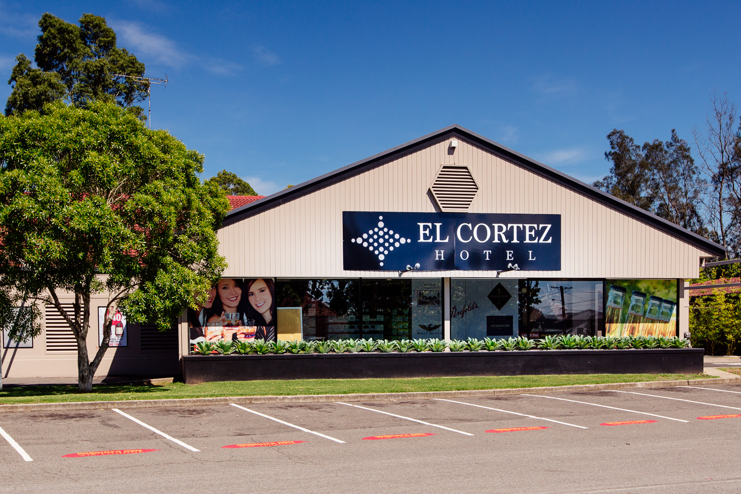 El Cortez Hotel in Canley Heights - photo 1