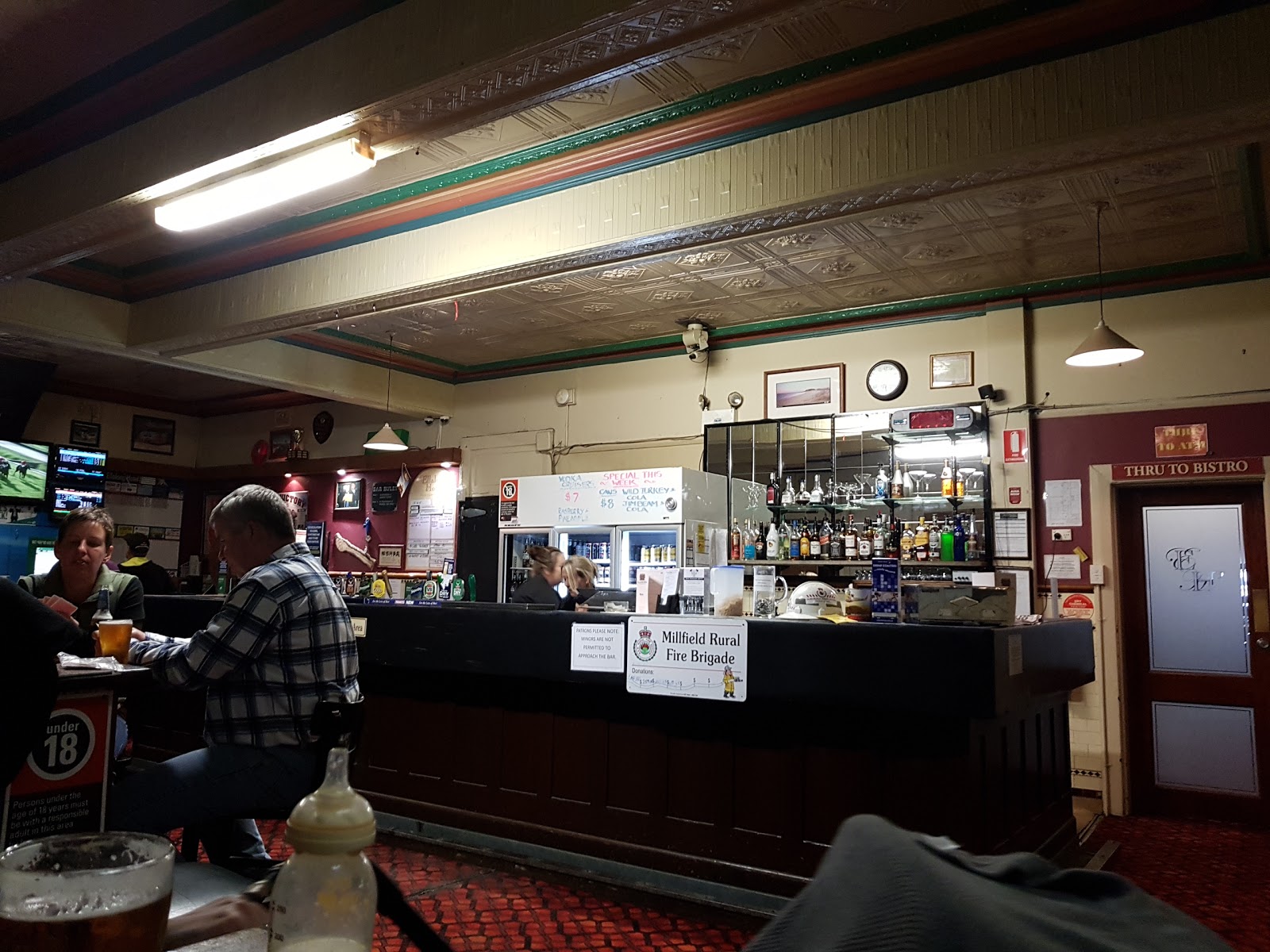 Ellalong Hotel in Ellalong - photo 3