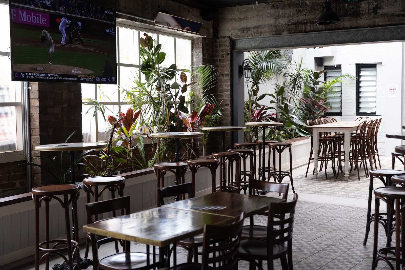 Empire Hotel Annandale in Annandale - photo 2
