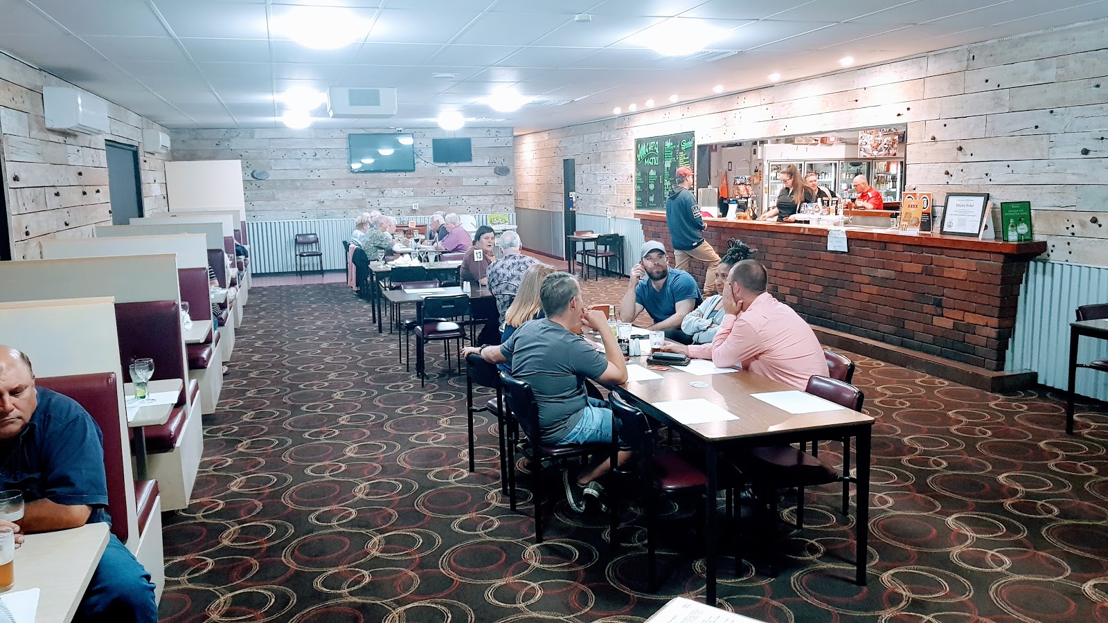 Empire Hotel in Goulburn - photo 1