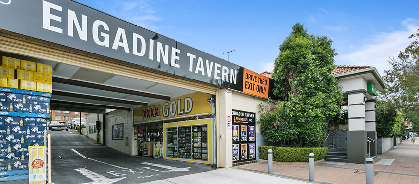 Engadine Tavern in Engadine - photo 1