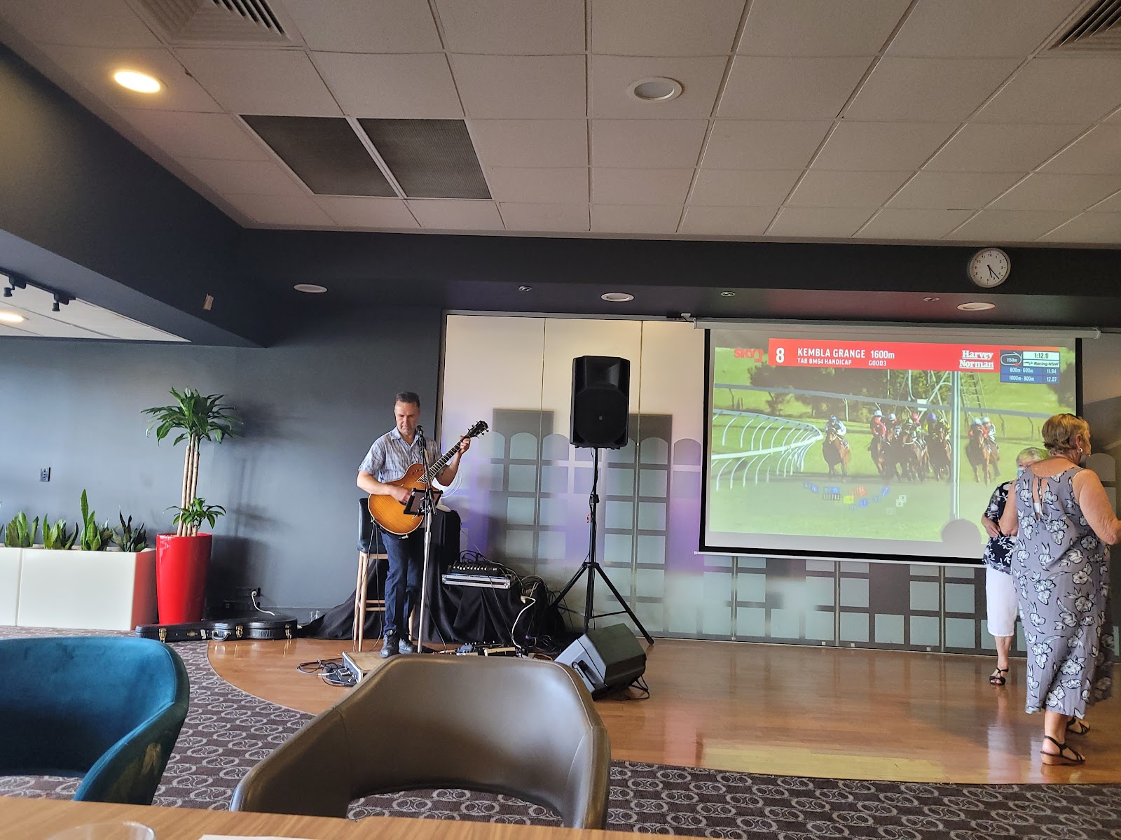 Ettalong Memorial Bowling Club Limited in Ettalong Beach - photo 3