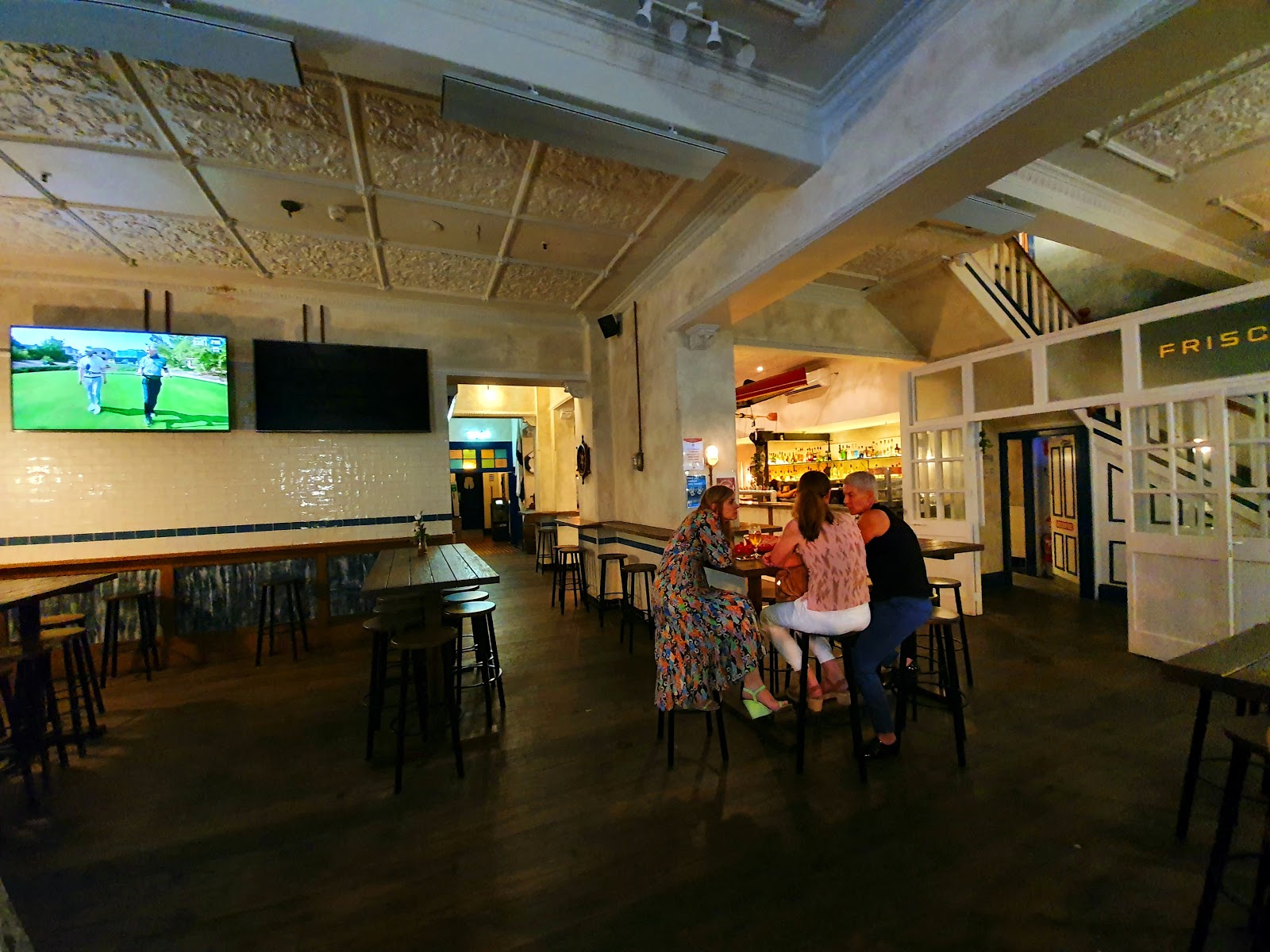 Frisco Hotel in Woolloomooloo - photo 3