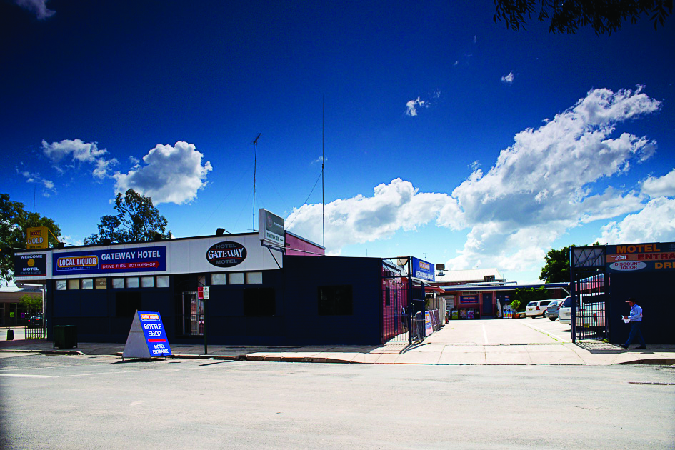 Gateway Hotel in Walgett - photo 2