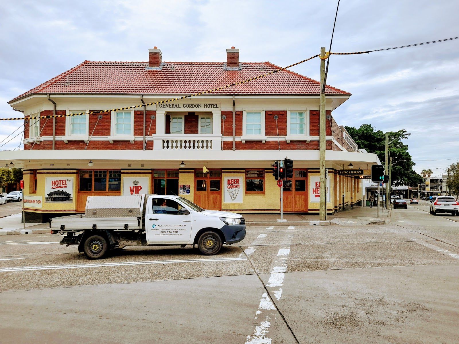 General Gordon Hotel in Sydenham - photo 1
