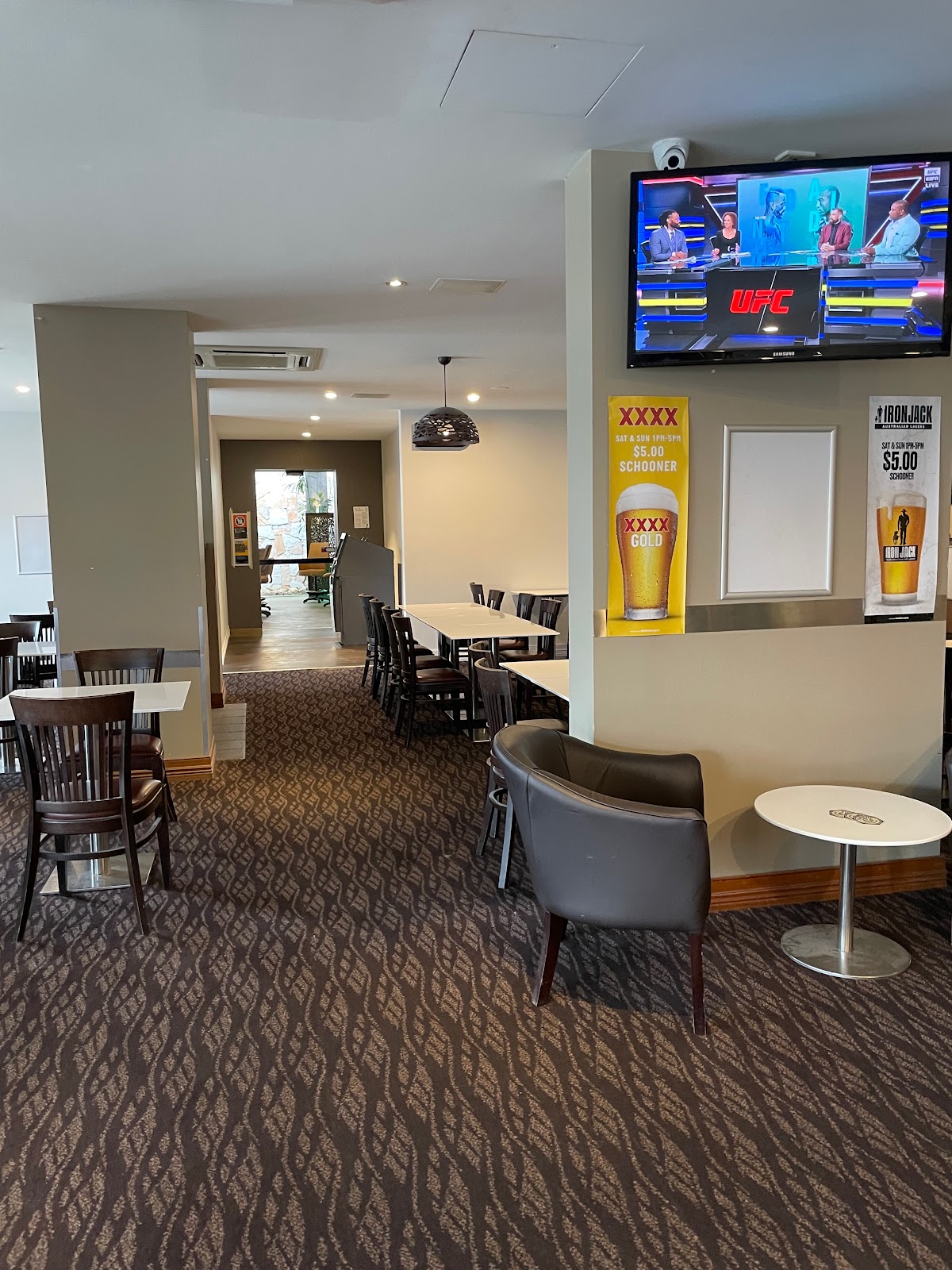 General Roberts Hotel in New Lambton - photo 2