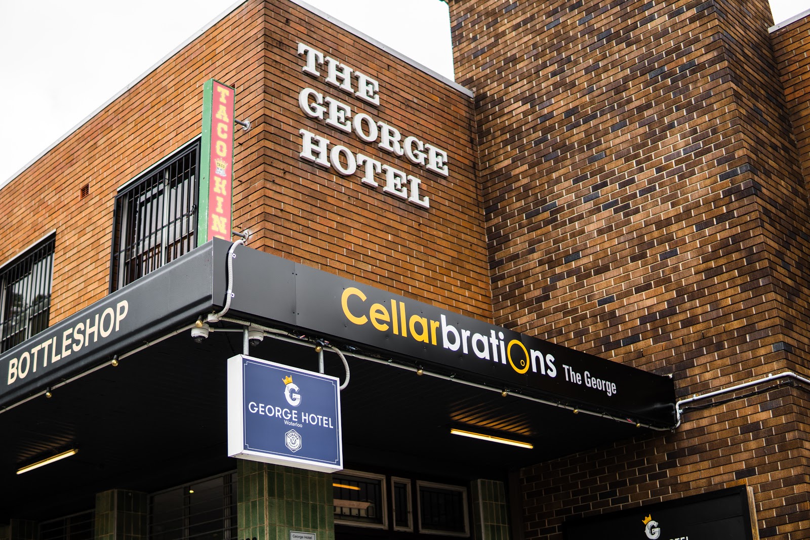 George Hotel in Waterloo - photo 1