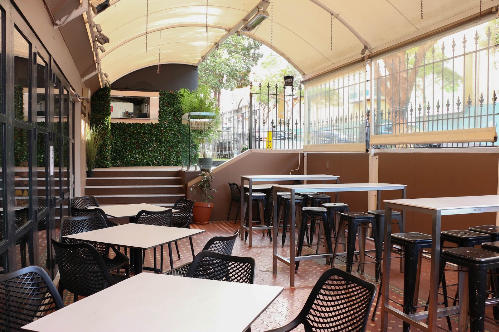Glasgow Arms Hotel in Ultimo - photo 4