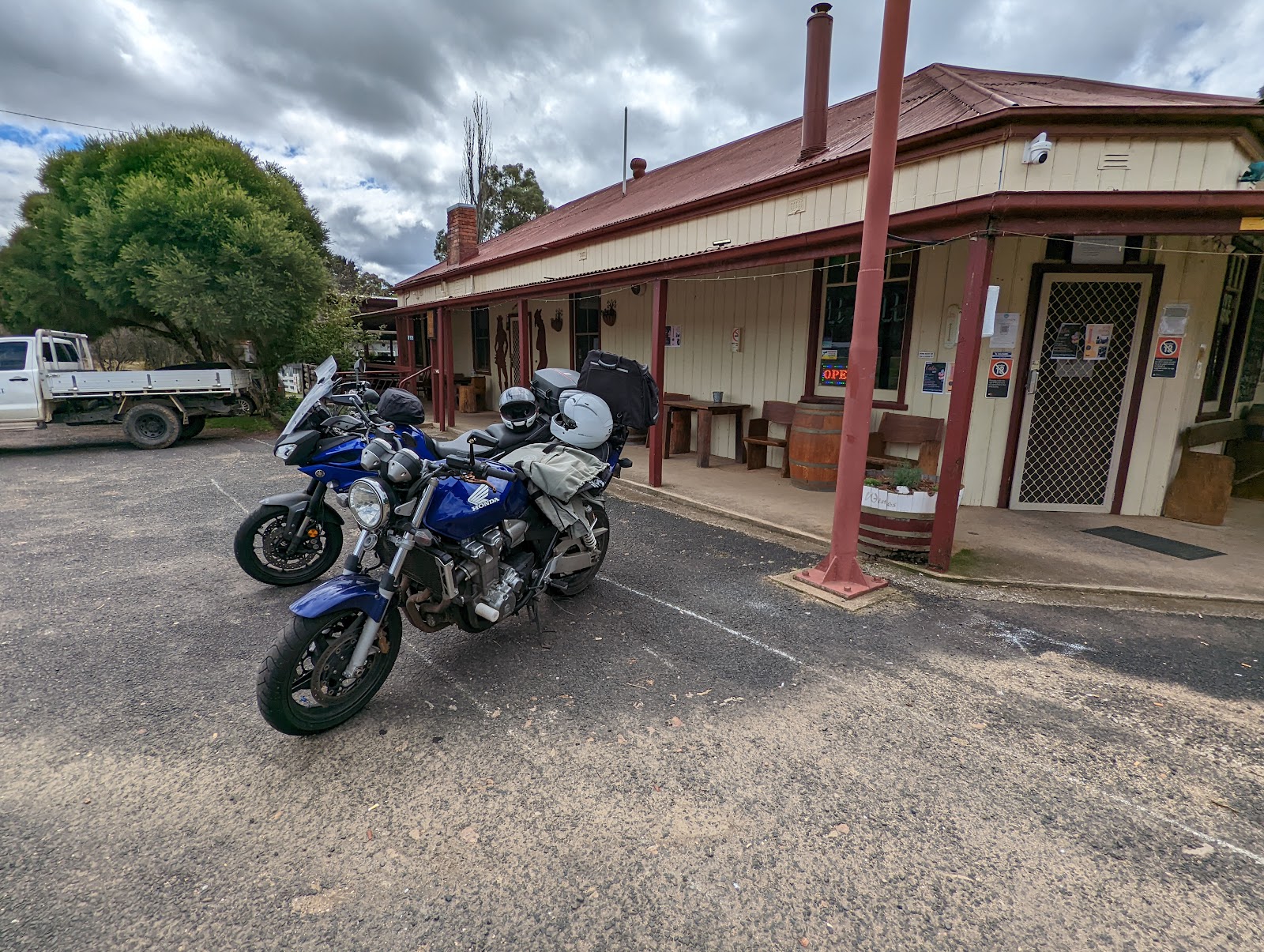Gold and Fleece Hotel in Windeyer - photo 3