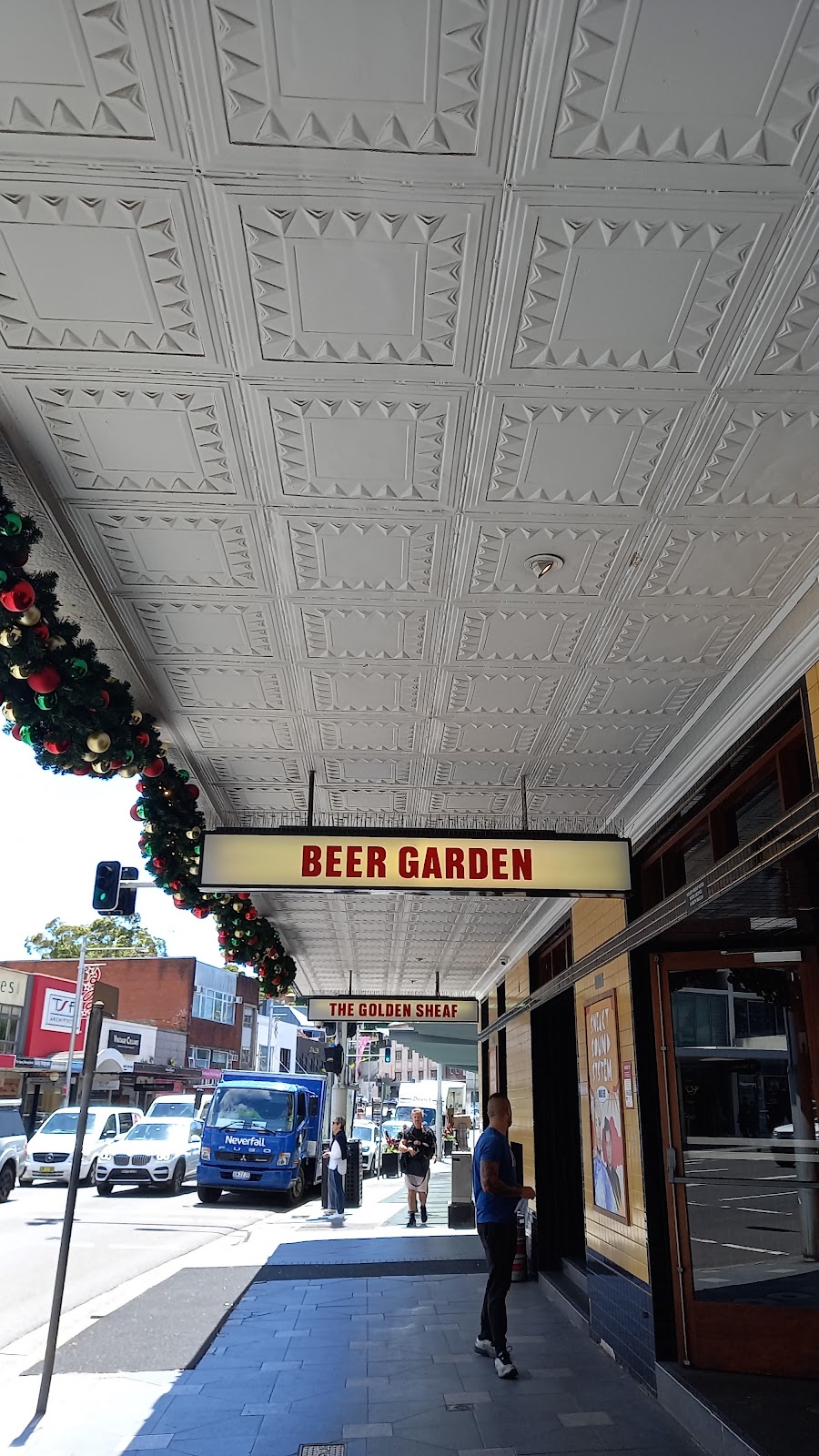 Golden Sheaf Hotel in Double Bay - photo 8