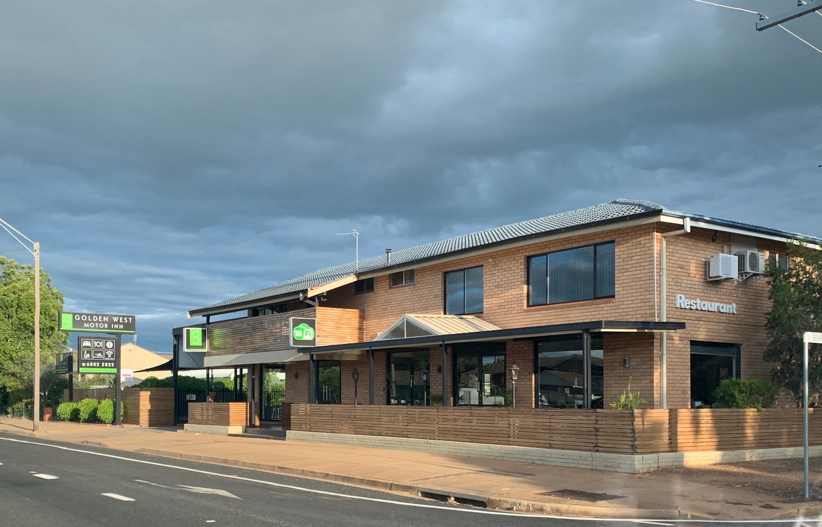 Golden West Hotel in Gilgandra - photo 1