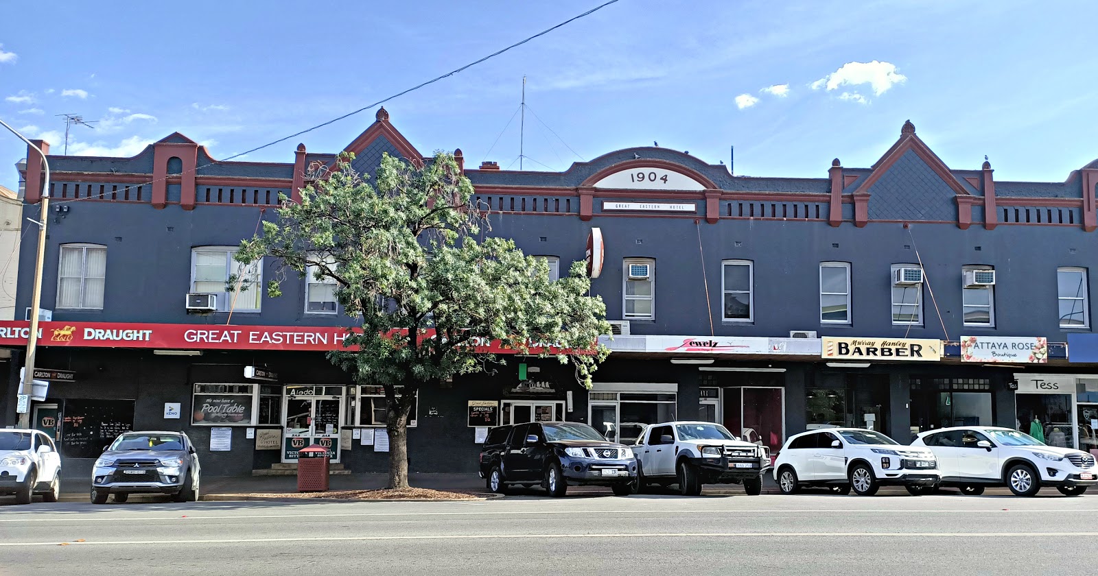 Great Eastern Hotel in Young - photo 1