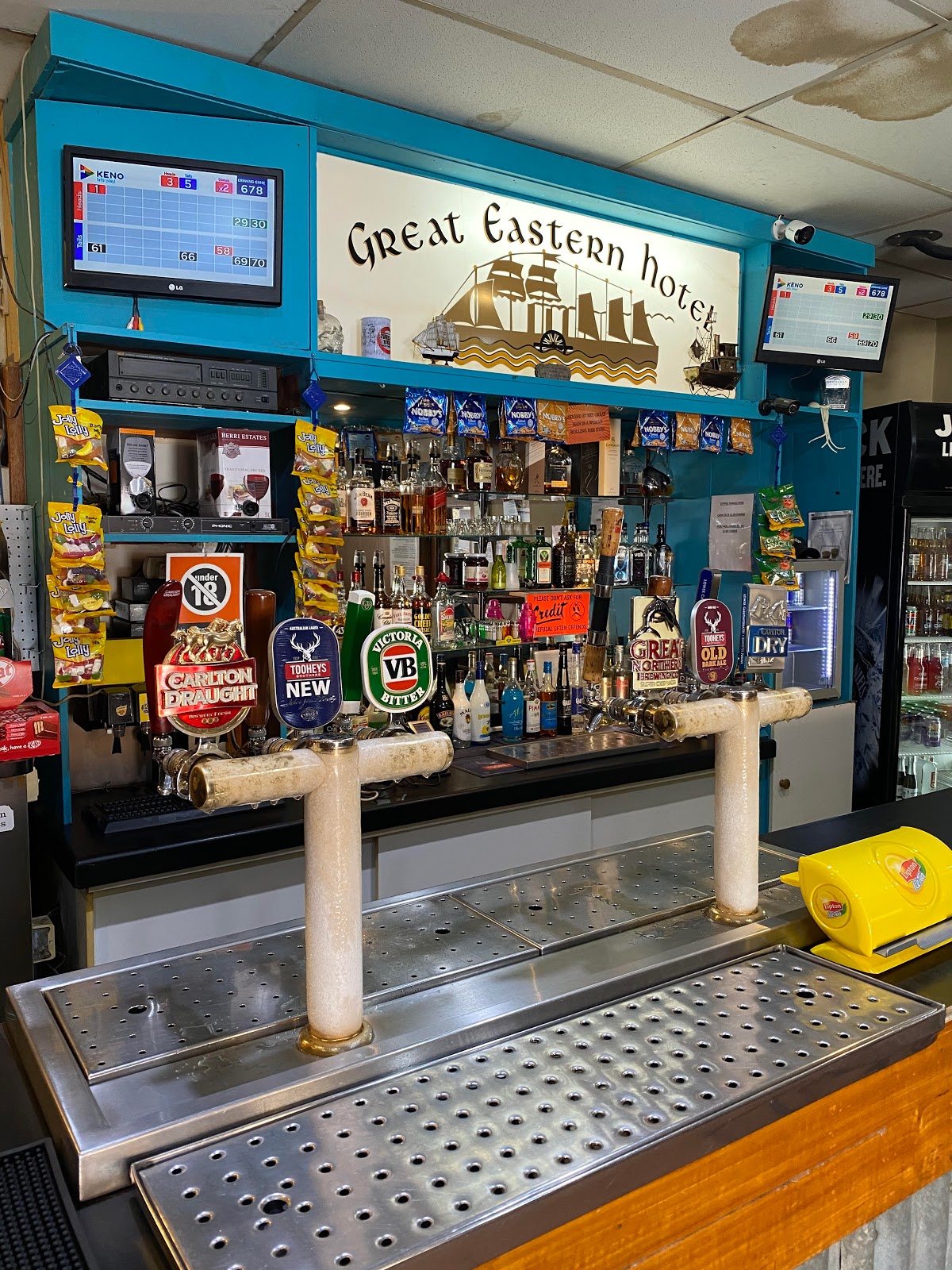Great Eastern Hotel in Young - photo 5