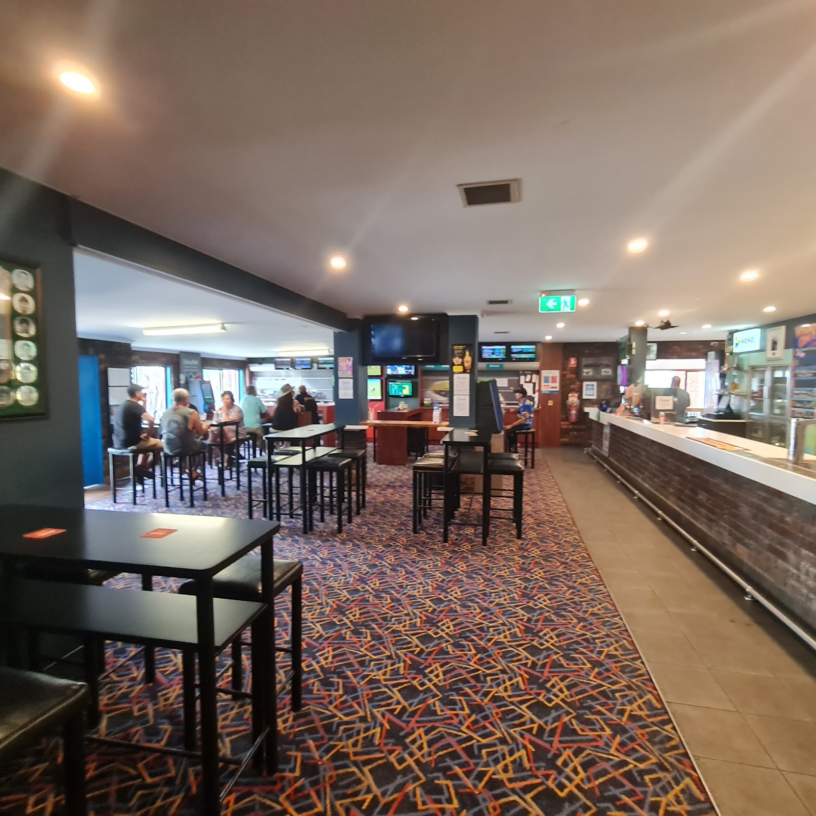 Greenwell Point Hotel in Greenwell Point - photo 2