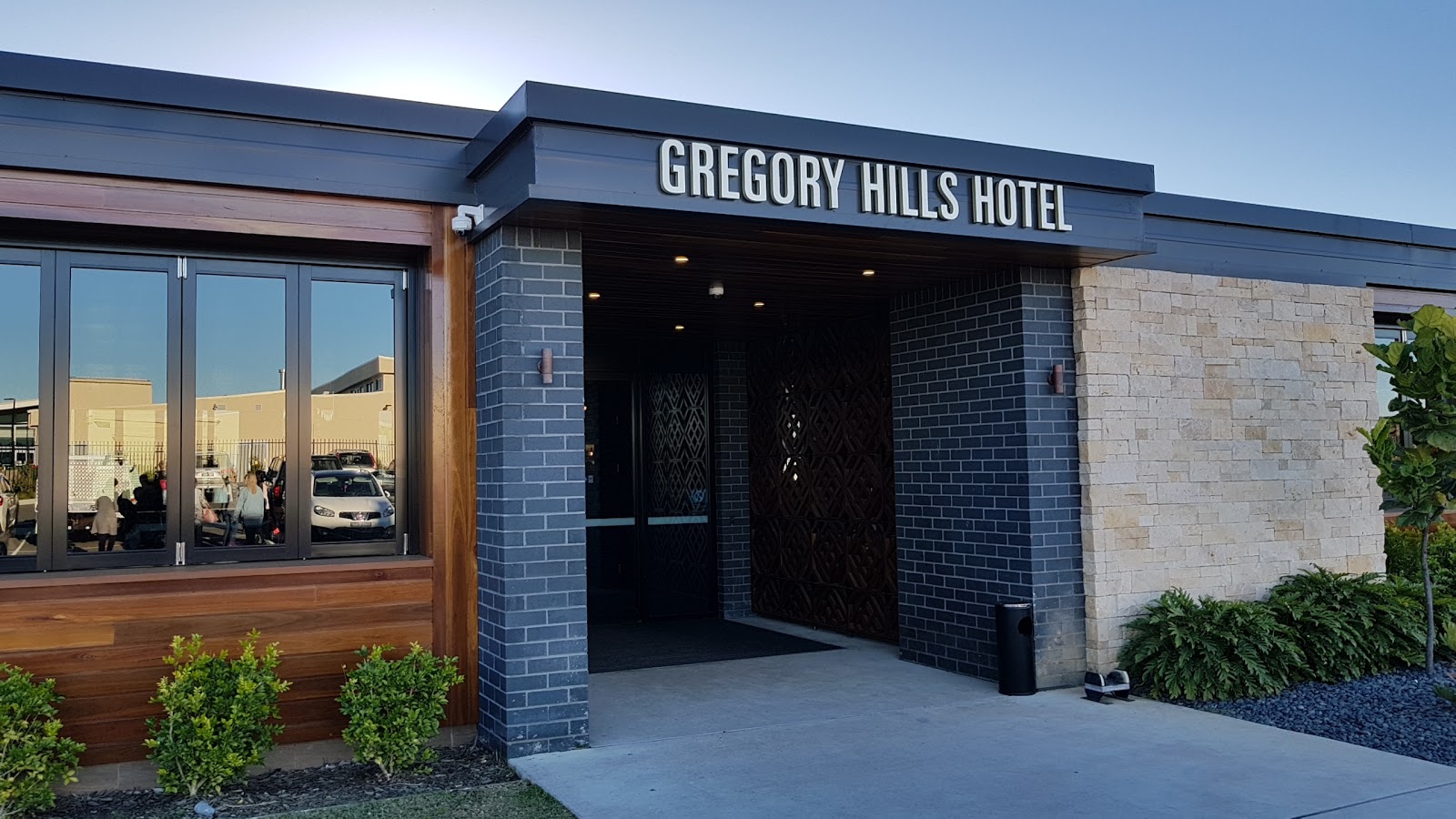 Gregory Hills Hotel in Gregory Hills - photo 1
