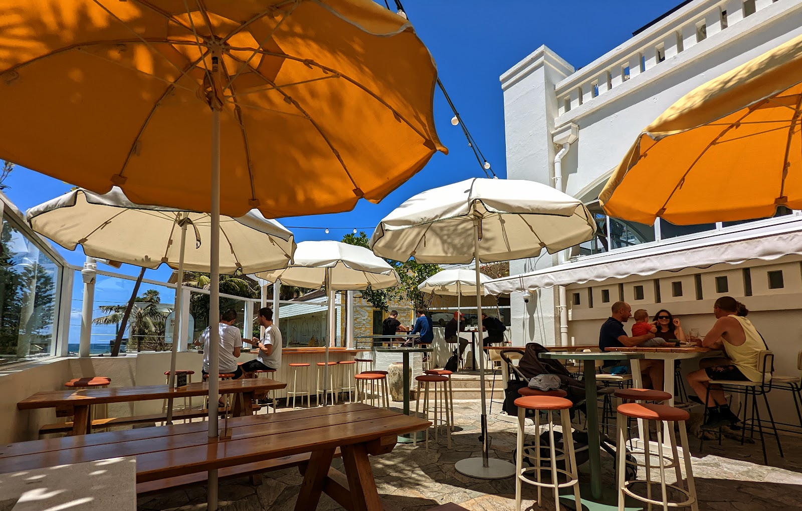 Harbord Beach Hotel in Freshwater - photo 4