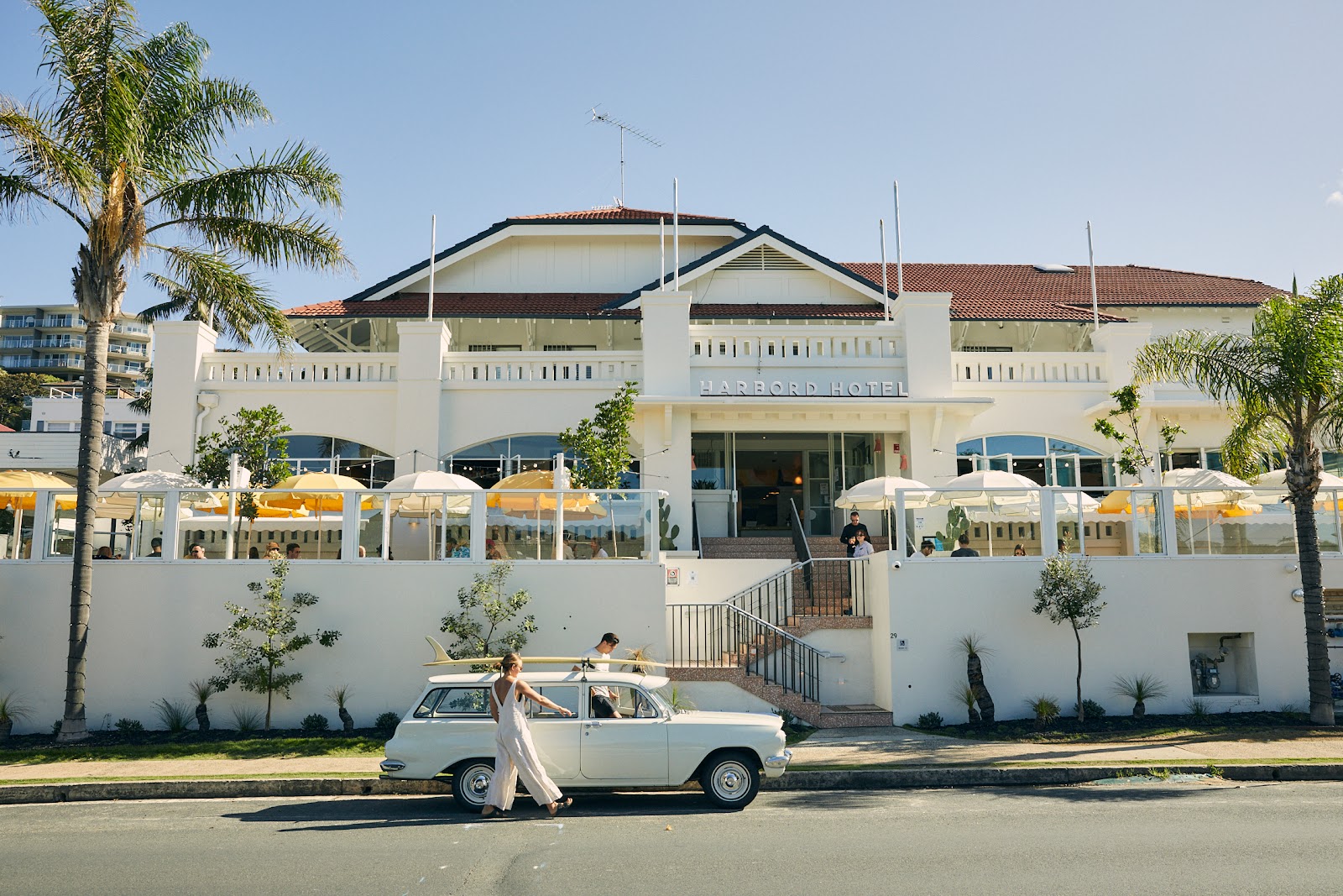Harbord Beach Hotel in Freshwater - photo 1