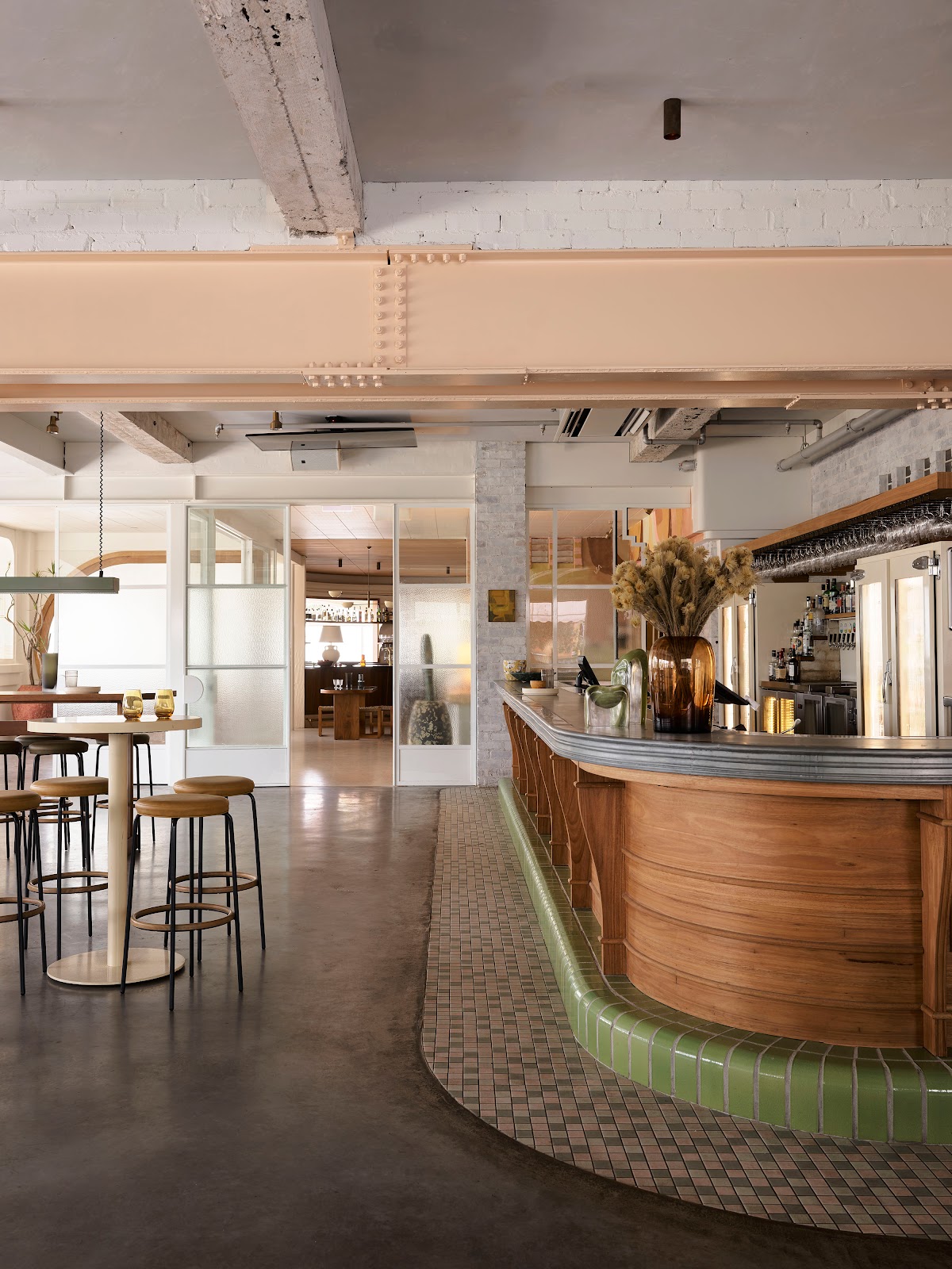Harbord Beach Hotel in Freshwater - photo 6