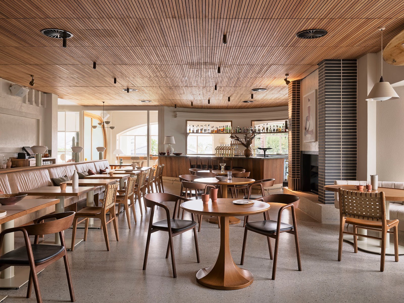 Harbord Beach Hotel in Freshwater - photo 5