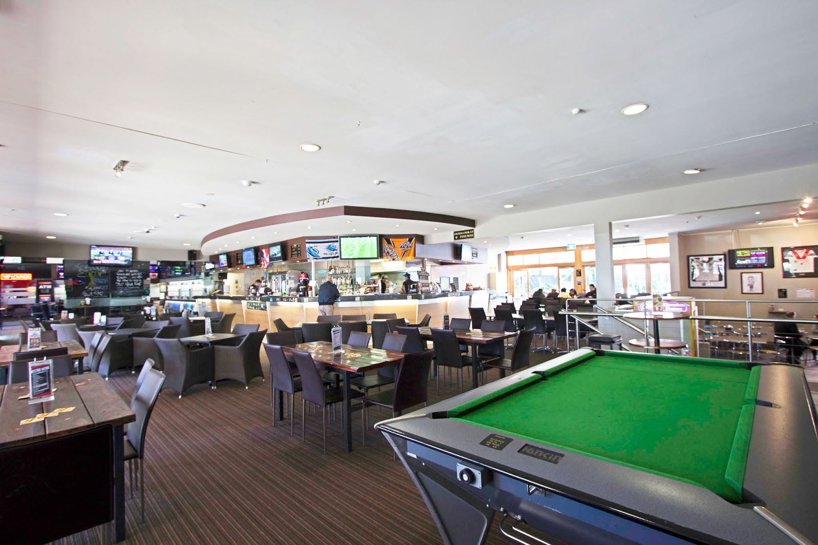High Flyer Hotel in Bankstown - photo 2