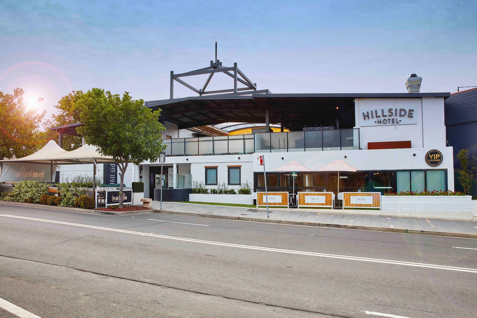 Hillside Hotel in Castle Hill - photo 1
