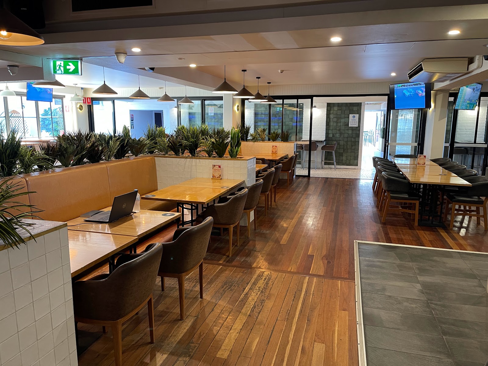 Hillside Hotel in Castle Hill - photo 4