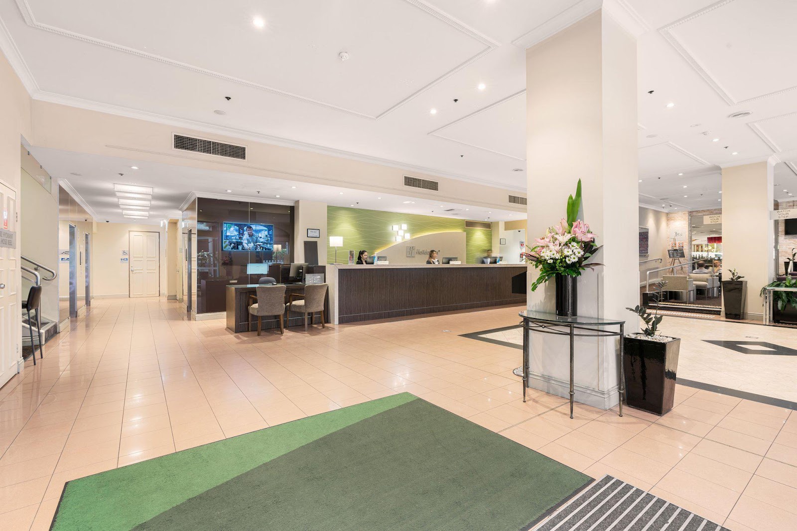 Holiday Inn Darling Harbour in Haymarket - photo 2