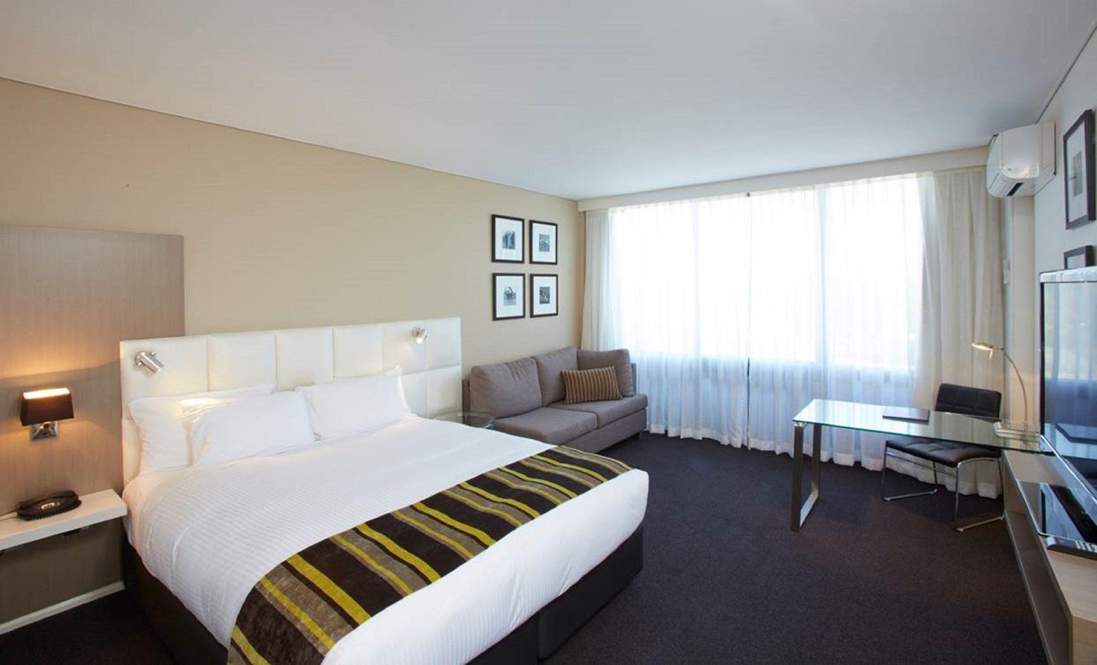 Holiday Inn Warwick Farm in Cabramatta - photo 8