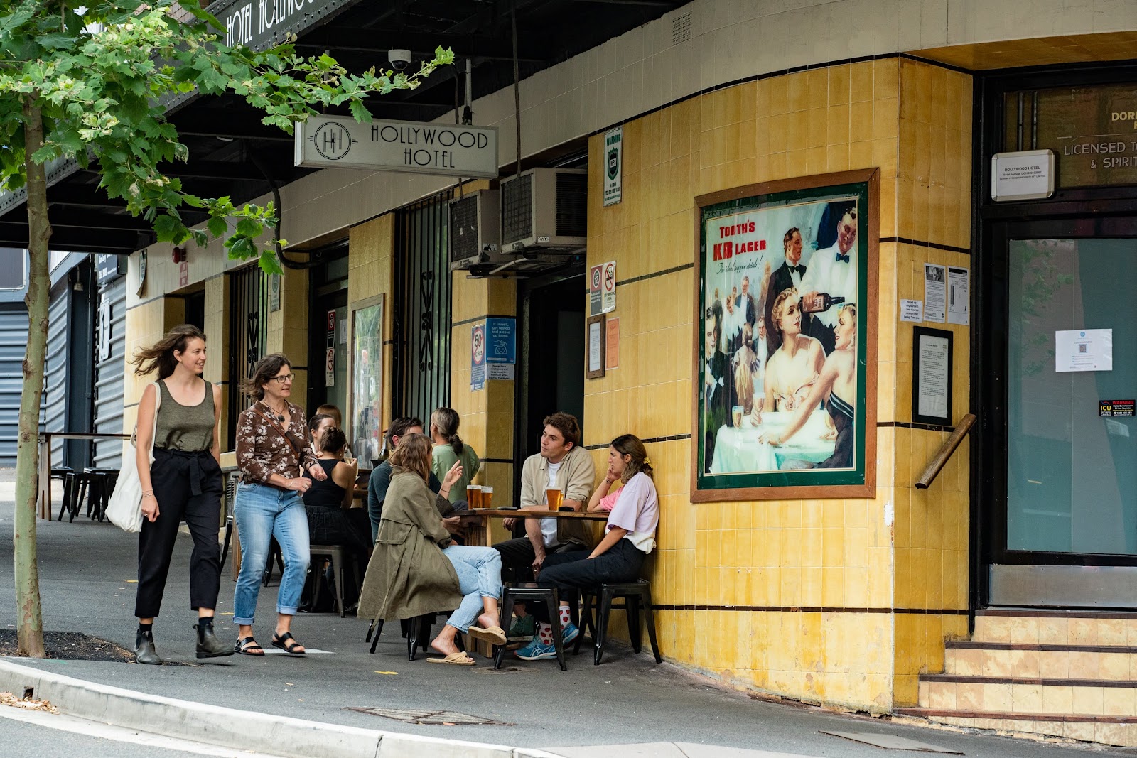 Hollywood Hotel in Surry Hills - photo 2