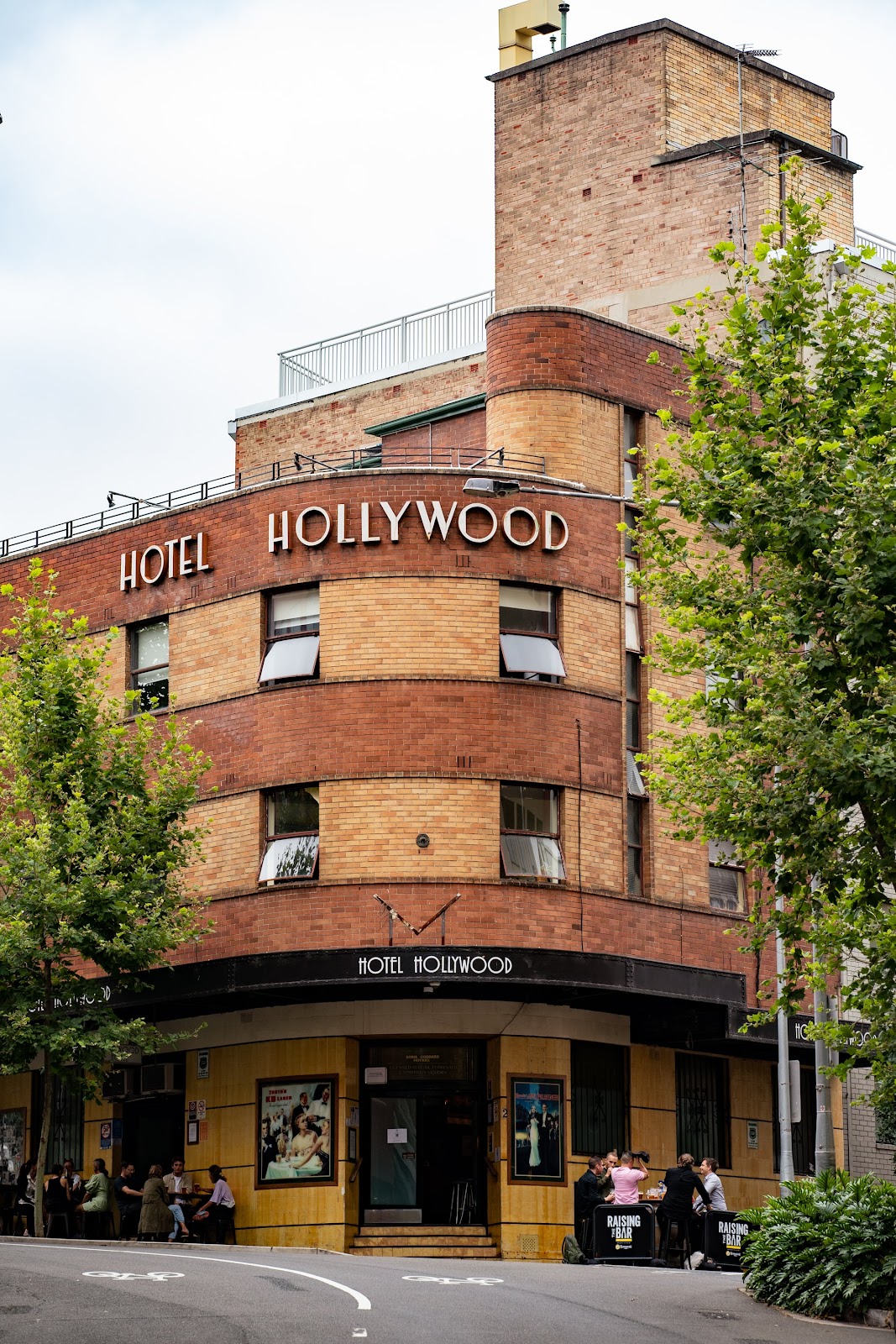 Hollywood Hotel in Surry Hills - photo 1