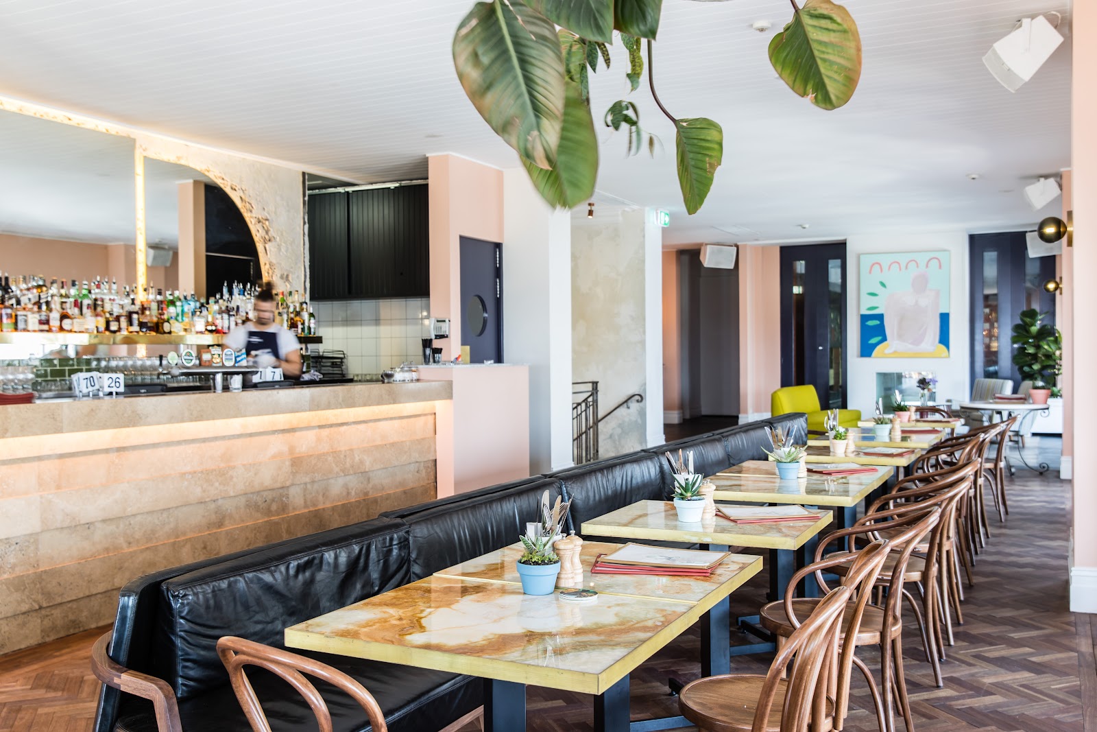 Hotel Ravesi in Bondi Beach - photo 1