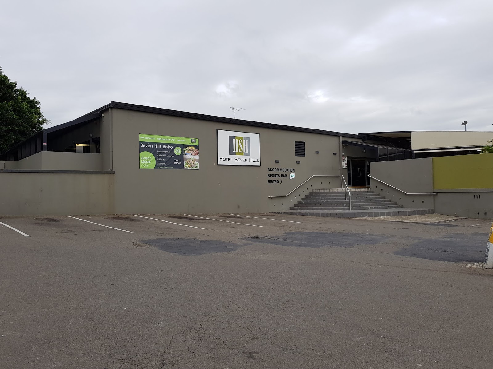Hotel Seven Hills in Seven Hills - photo 1