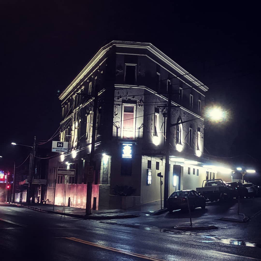 Huntsbury Hotel in Lewisham - photo 1