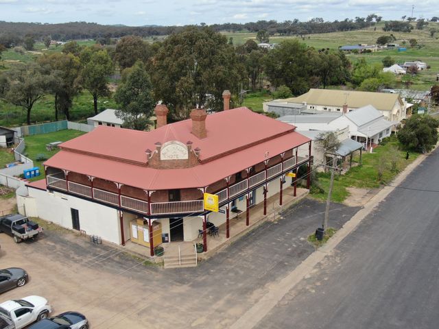 Ironbark Inn in Stuart Town - photo 1