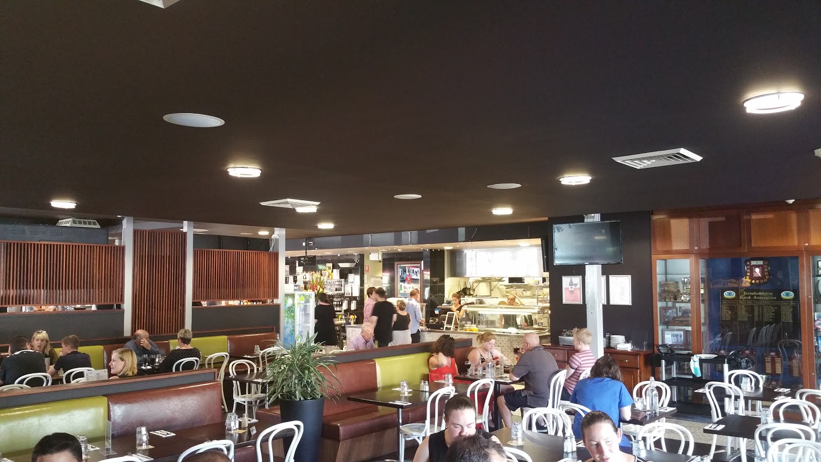 Jerrabomberra Hotel in Jerrabomberra - photo 6