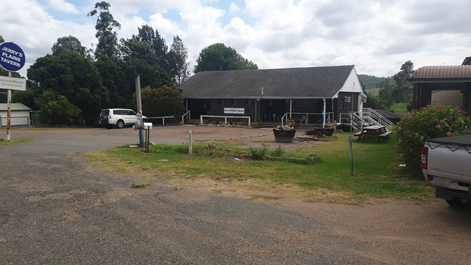 Jerry's Plains Tavern in Jerrys Plains - photo 1