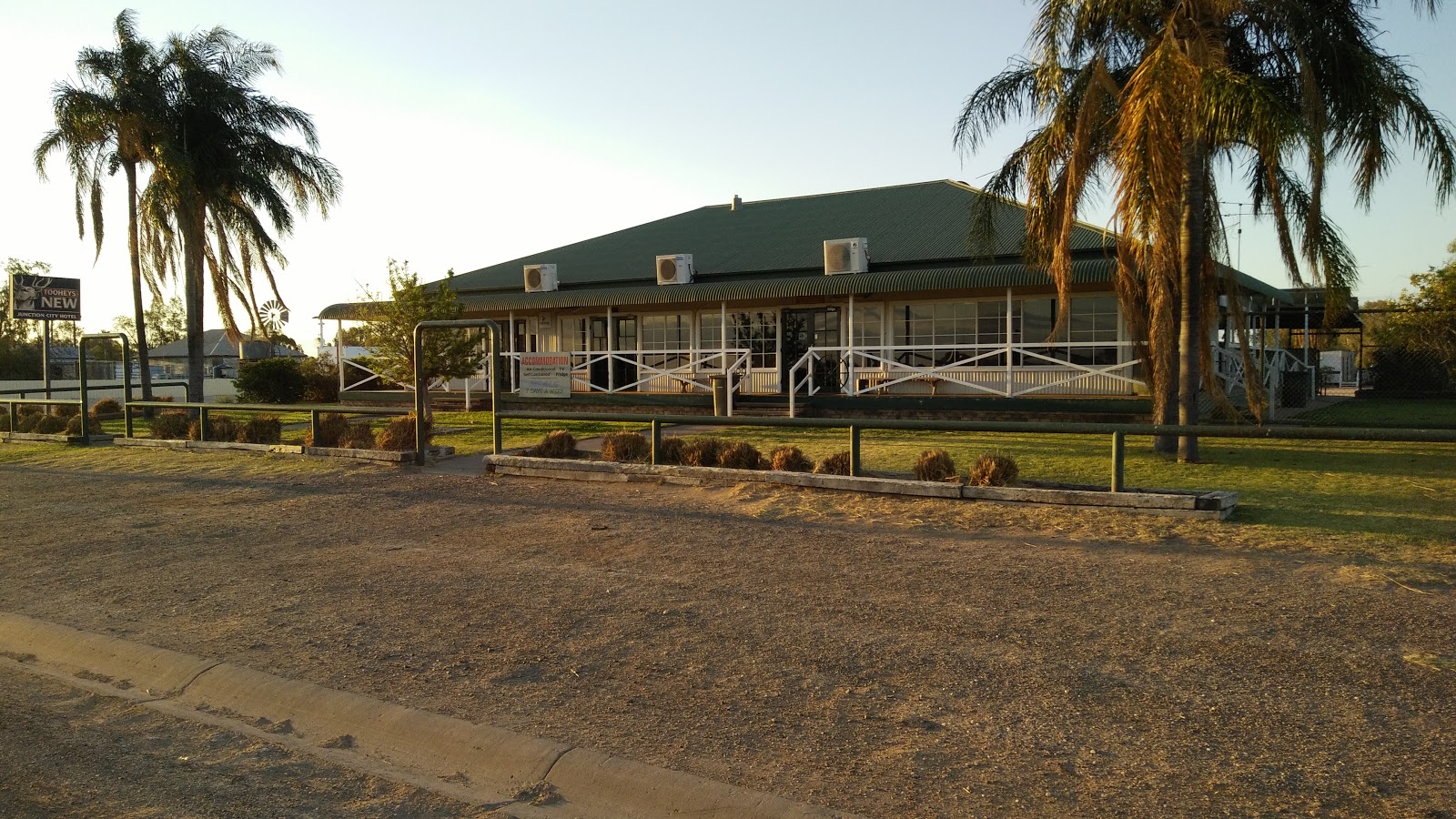 Junction City Hotel in Burren Junction - photo 1