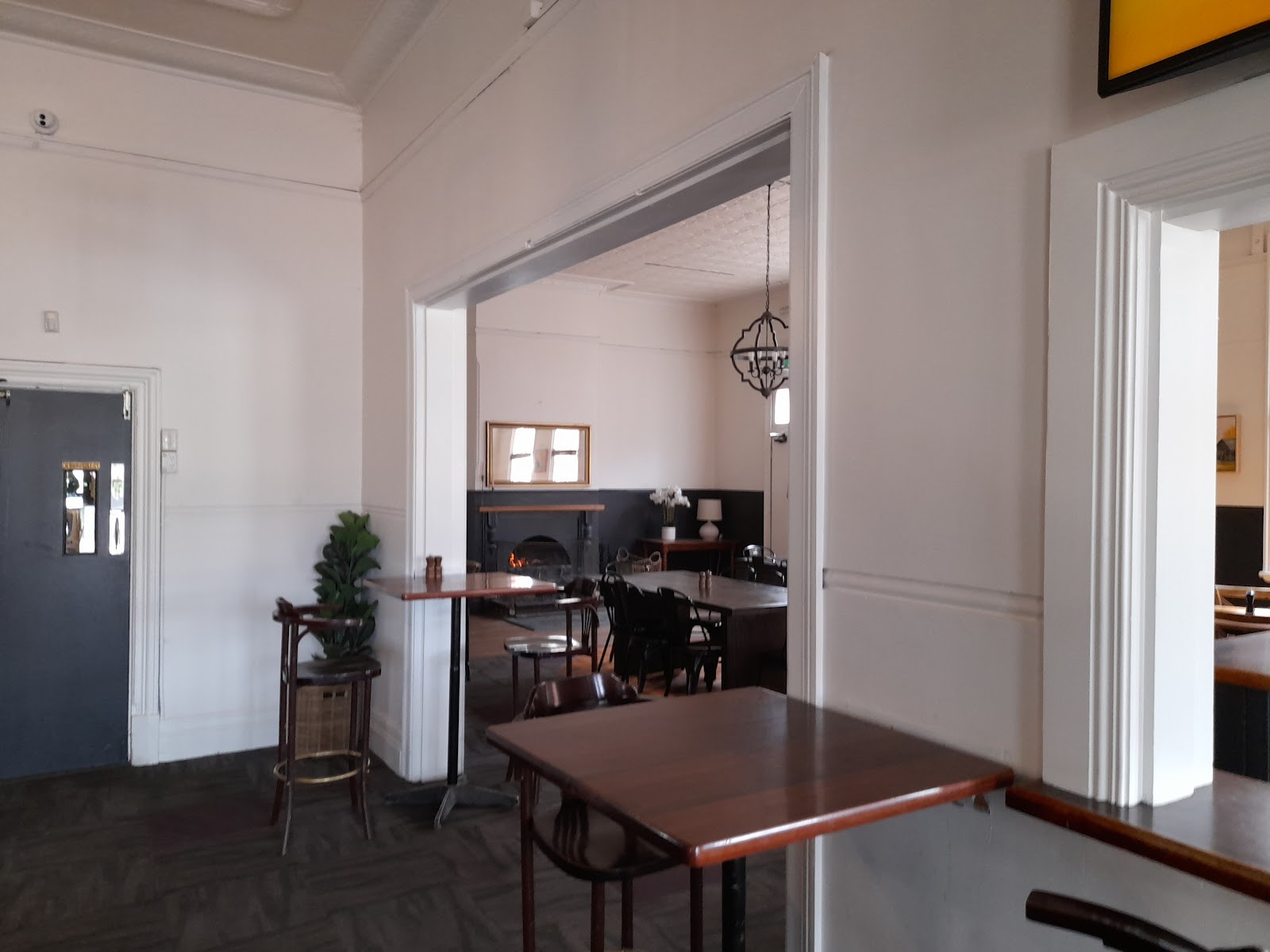 Junee Hotel in Junee - photo 2
