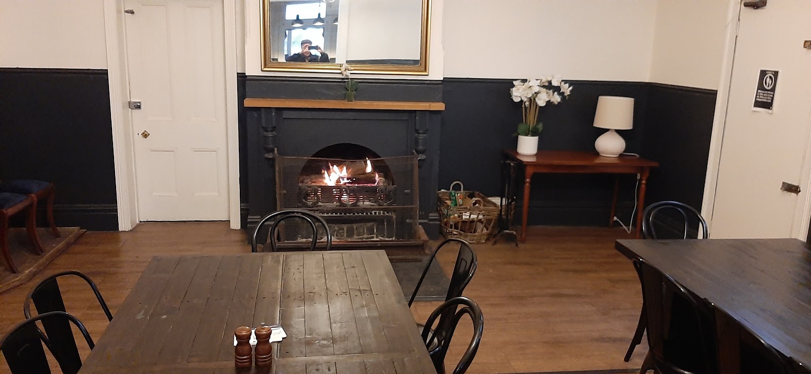 Junee Hotel in Junee - photo 4