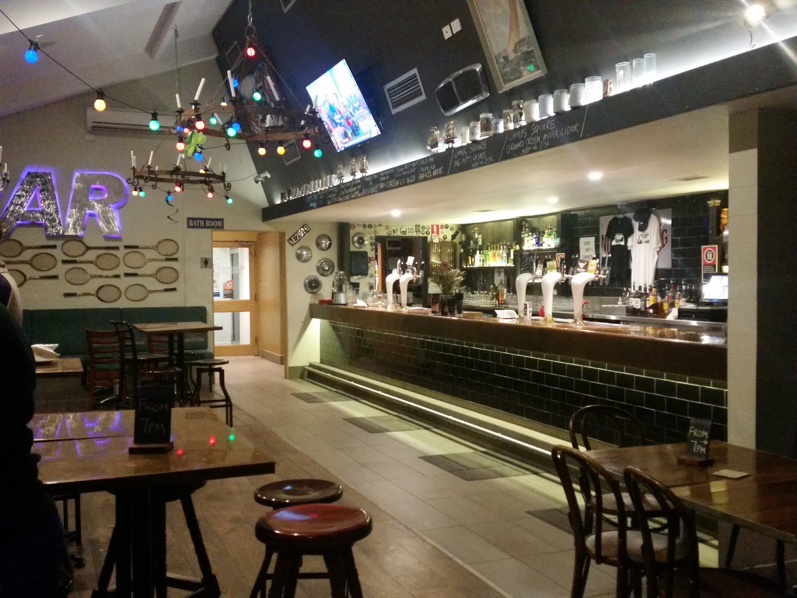 Kincumber Hotel in Kincumber - photo 2