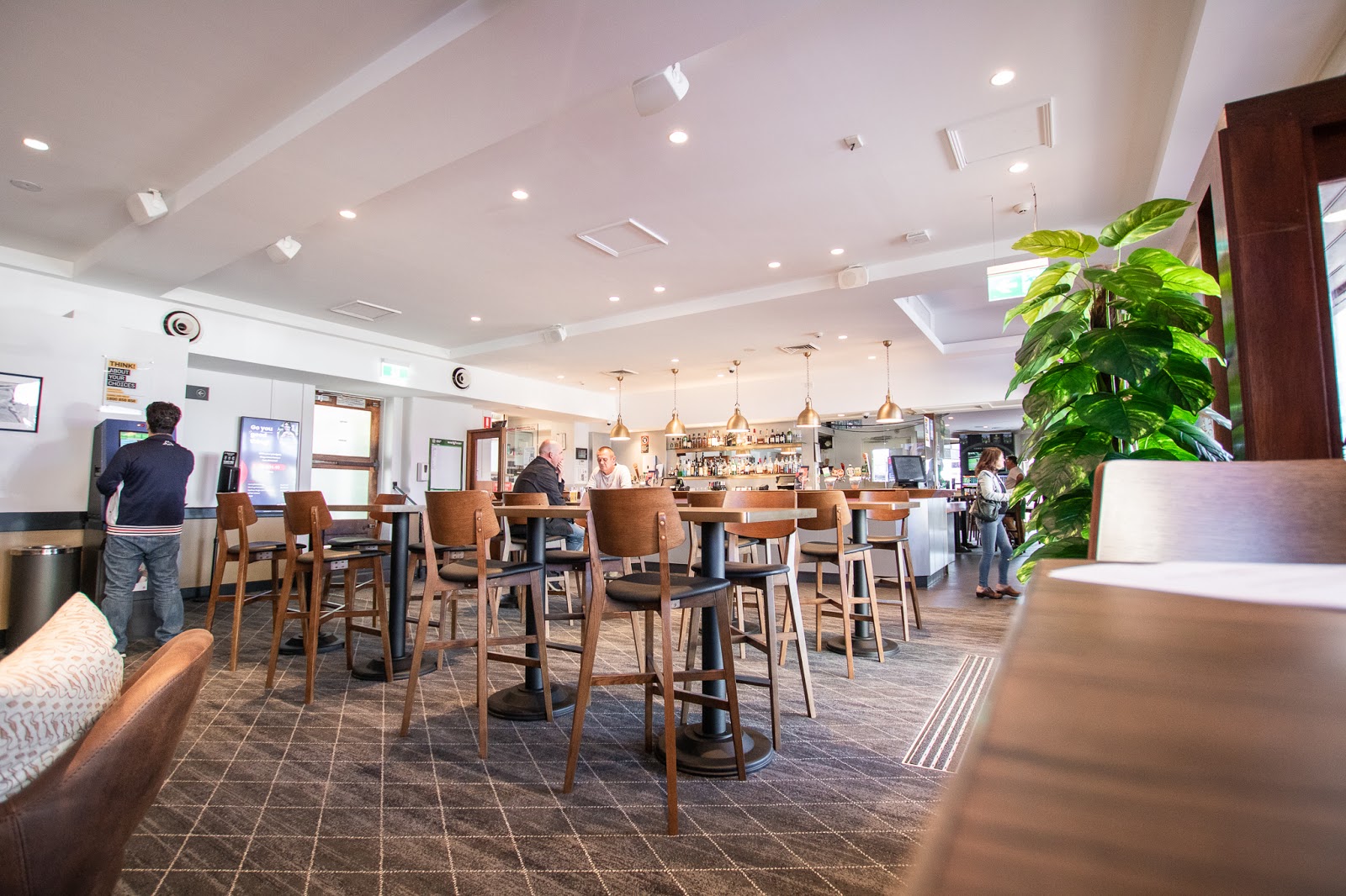 Kings Head Hotel in South Hurstville - photo 2