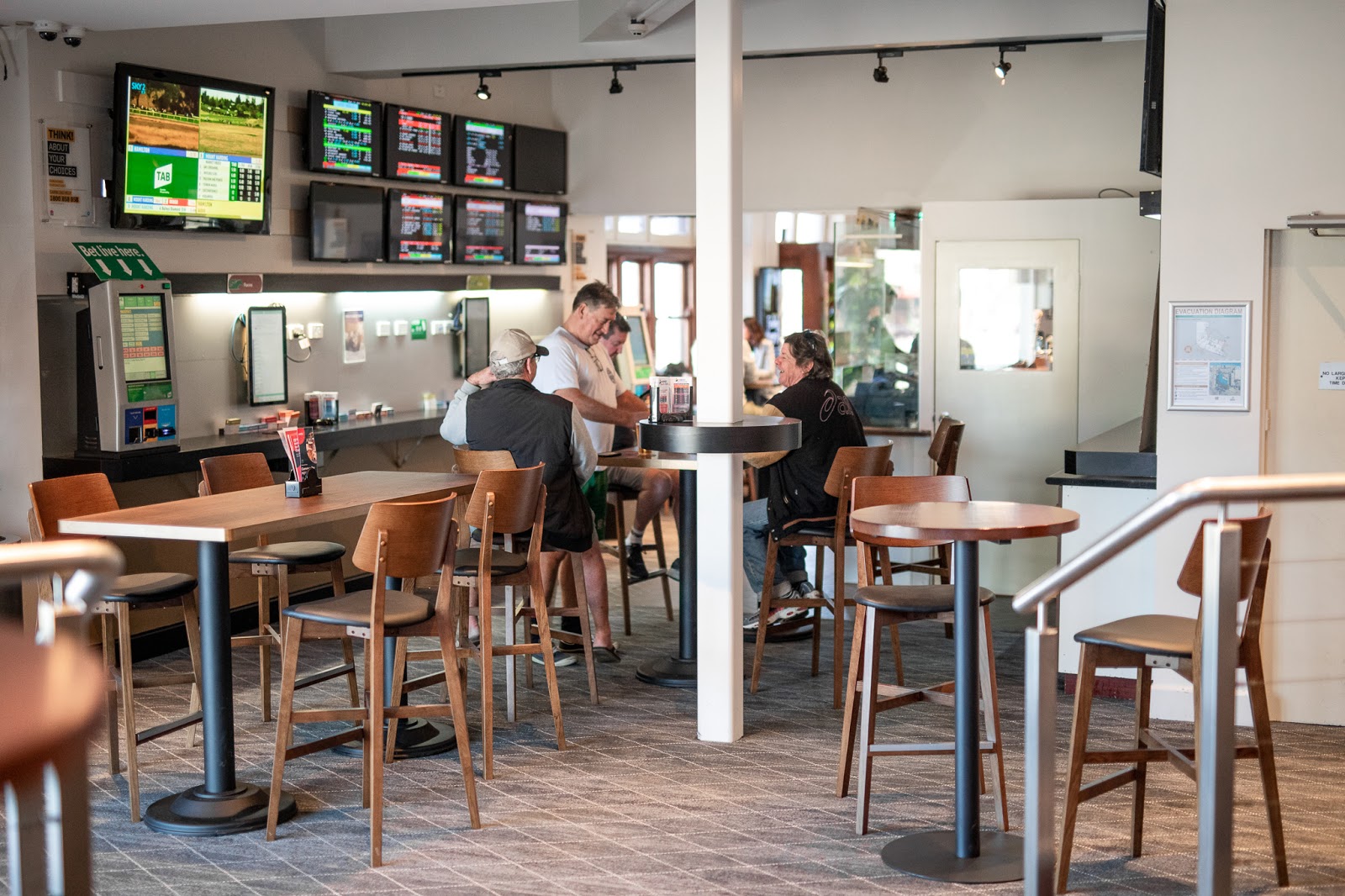 Kings Head Hotel in South Hurstville - photo 8